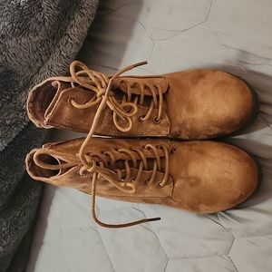 FOREVER faux suede boots sz 8